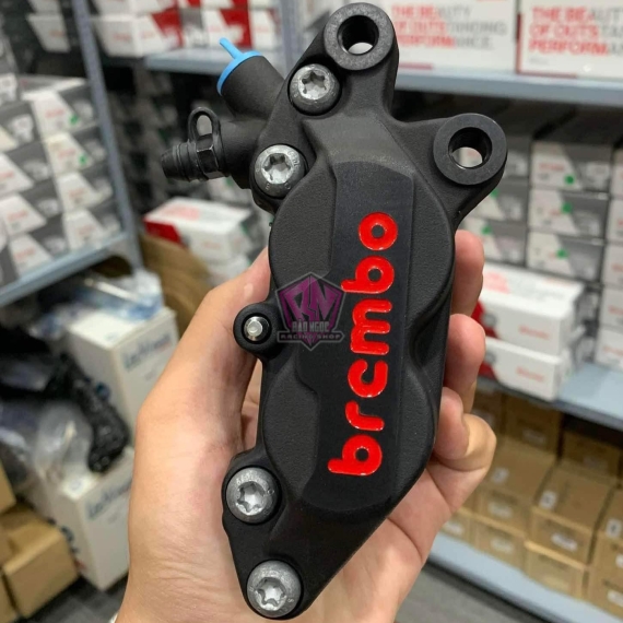 HEO DẦU BREMBO 4PIS ĐÚC MÀU ĐEN ( BÊN PHẢI )